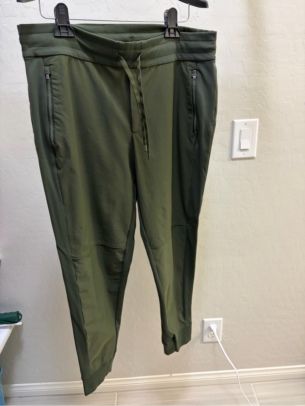 Athleta Women’s Headlands Hybrid Trek Mid Rise Jogger in Mountain Olive - Picture 2 of 7